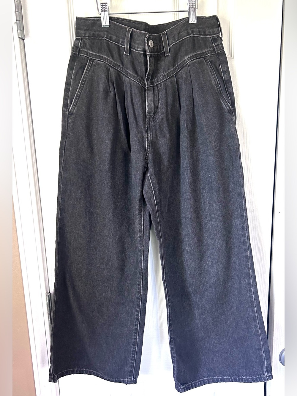 Levi’s Black High Rise Pleated Wide Leg Jeans Size 26